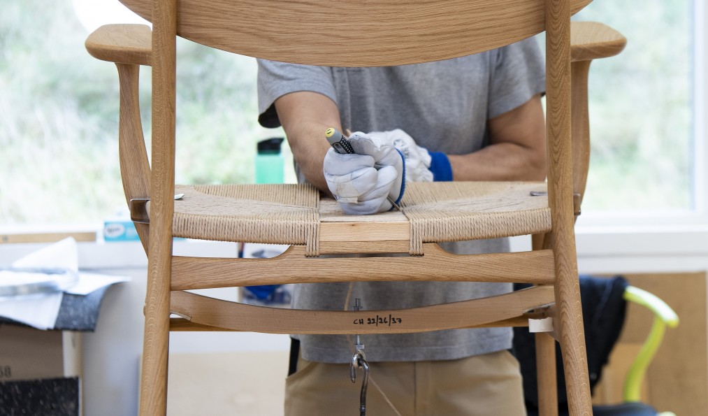 ”Vi producerer håndlavede møbler med finesse og kvalitet...